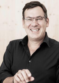 Martin Prangl der Inhaber von Pakt Türen führt den Betrieb in zweiter Generation
